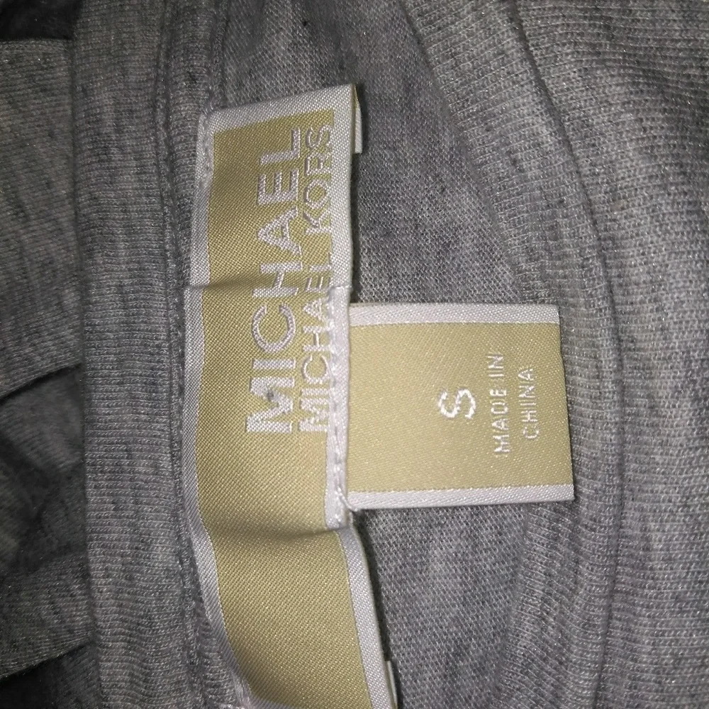 🆕⭐Michael Kors Grey Long sleeve top⭐